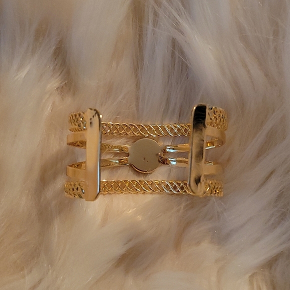 NEW Cuff Bracelet - Picture 3 of 3